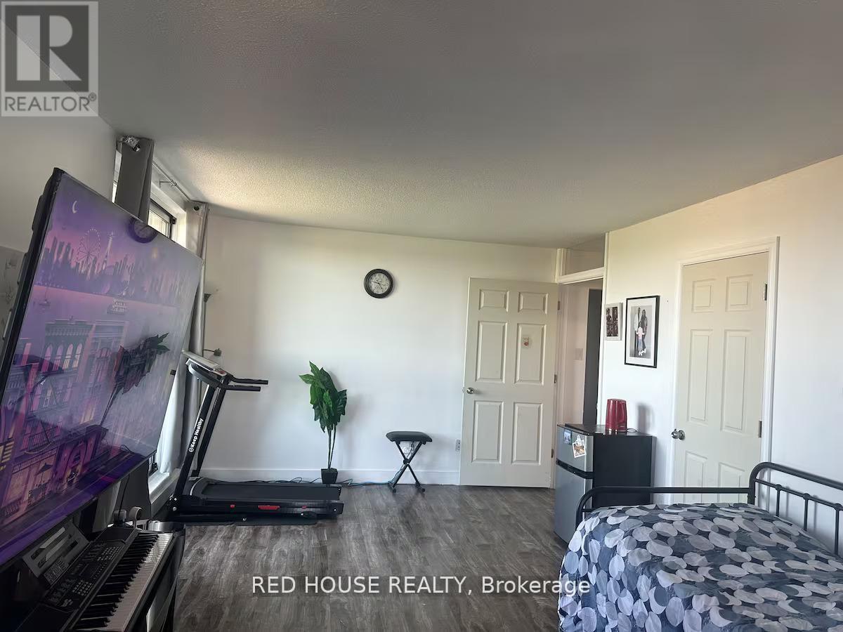 801 - 3555 Derry Road E, Mississauga, Ontario  L4T 1B2 - Photo 2 - W12689030