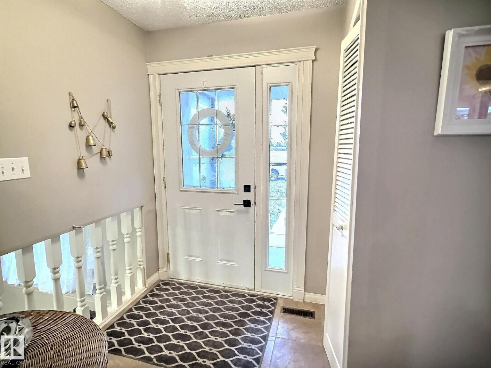 1712 36 St Nw, Edmonton, Alberta  T6L 2P5 - Photo 2 - E4469803