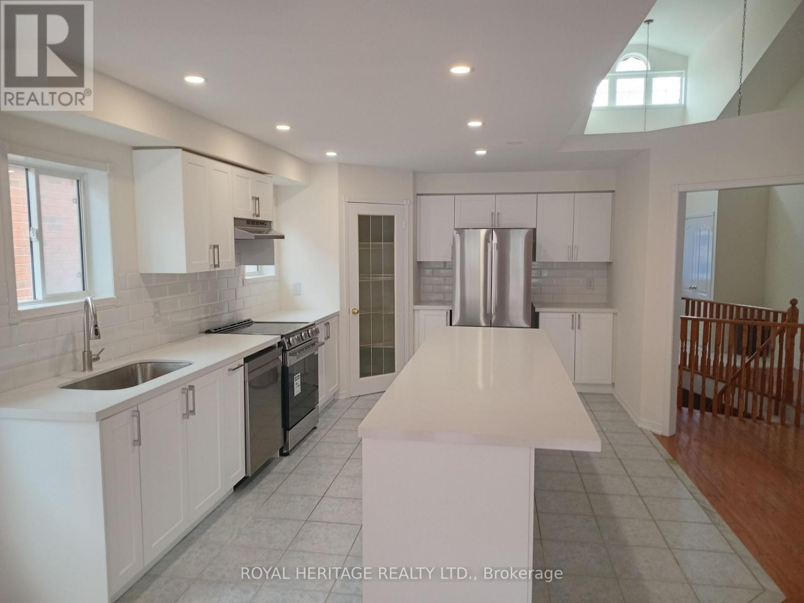 16 Corridale Avenue, Whitby, Ontario  L1M 2E8 - Photo 10 - E12689216