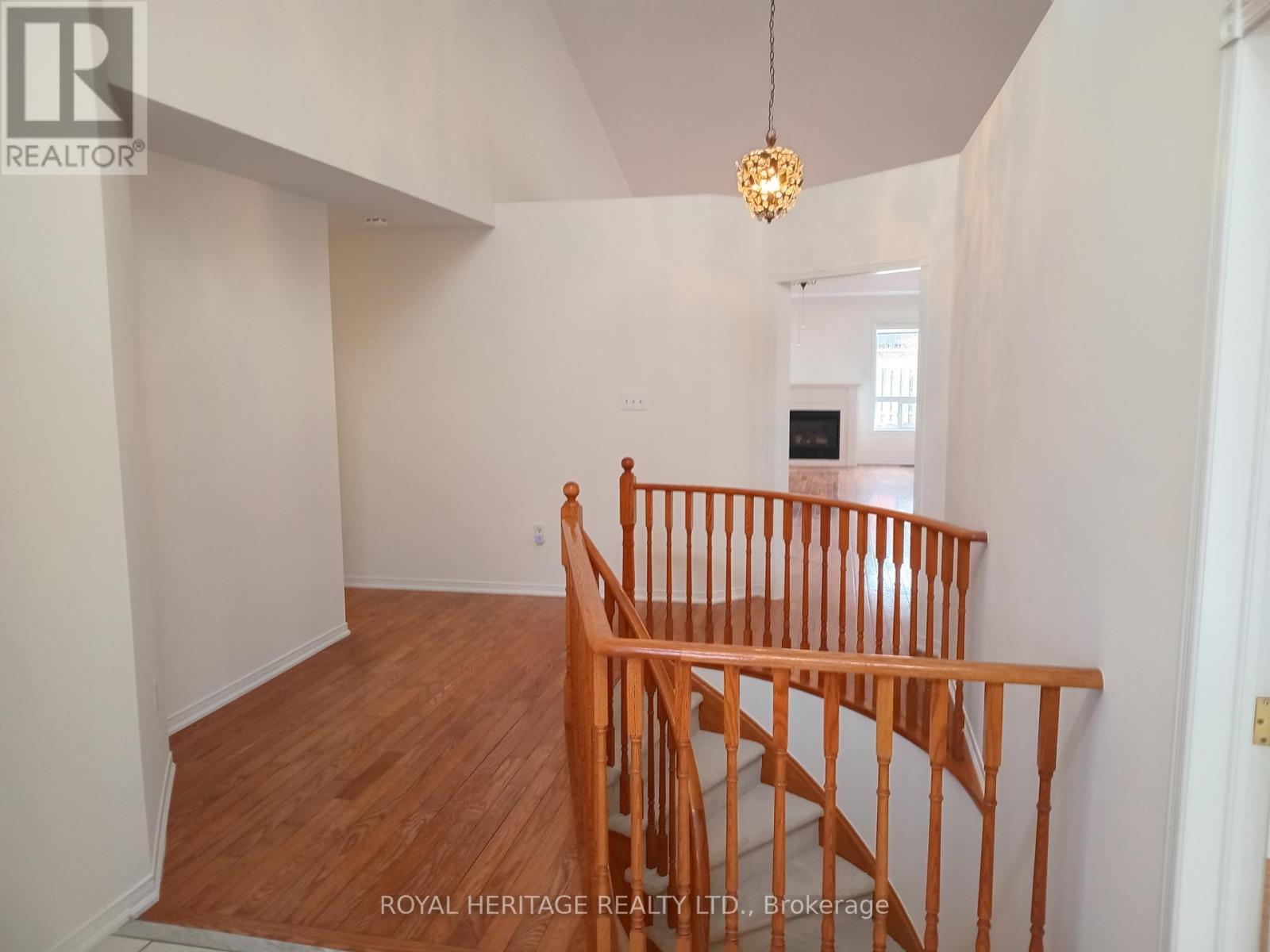 16 Corridale Avenue, Whitby, Ontario  L1M 2E8 - Photo 4 - E12689216