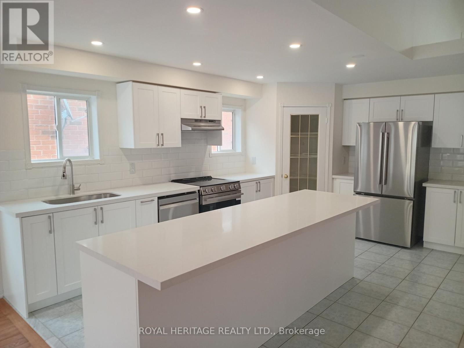 16 Corridale Avenue, Whitby, Ontario  L1M 2E8 - Photo 9 - E12689216