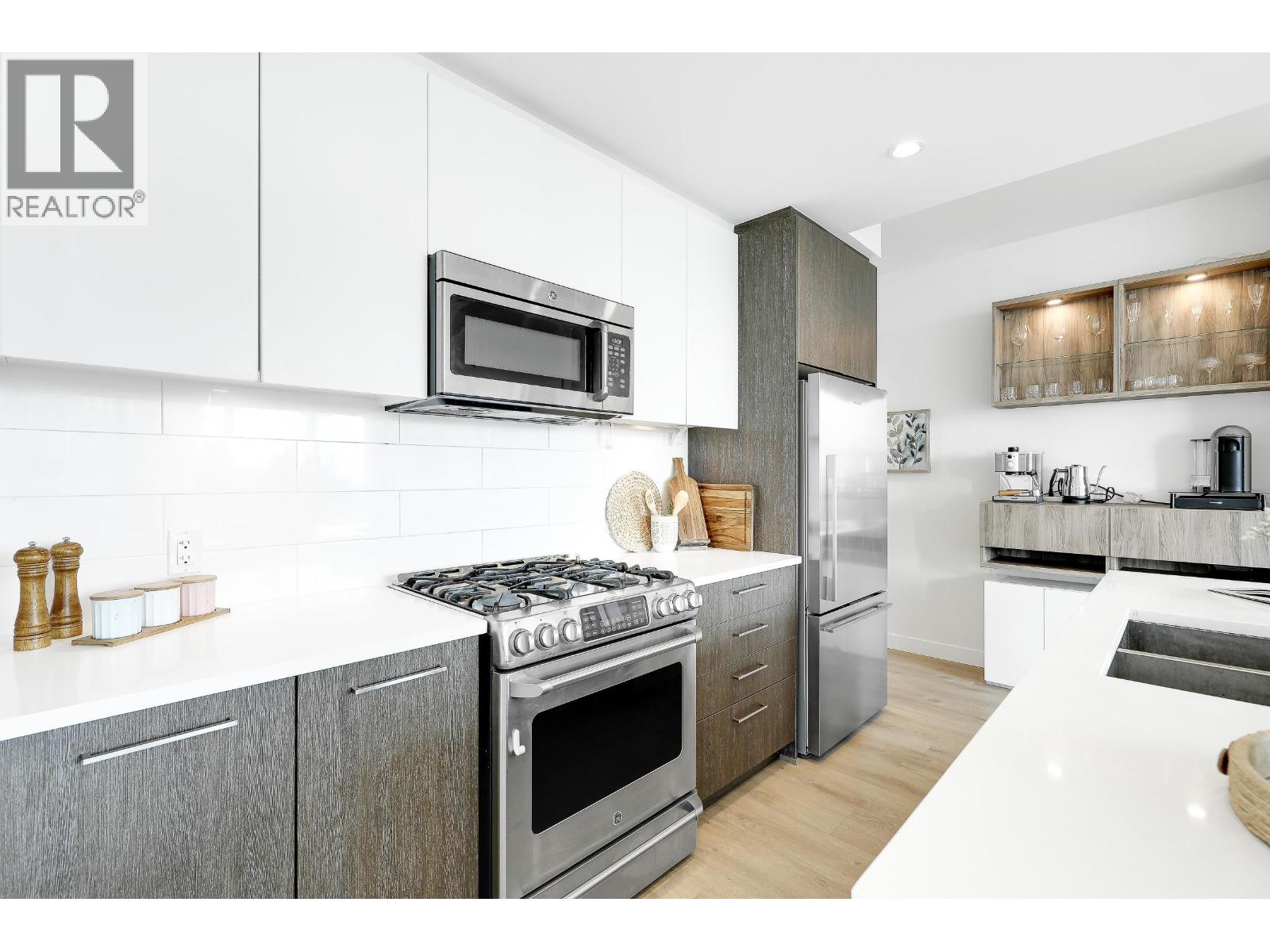 803 9060 University Crescent, Burnaby, British Columbia  V5A 0E1 - Photo 11 - R3078393