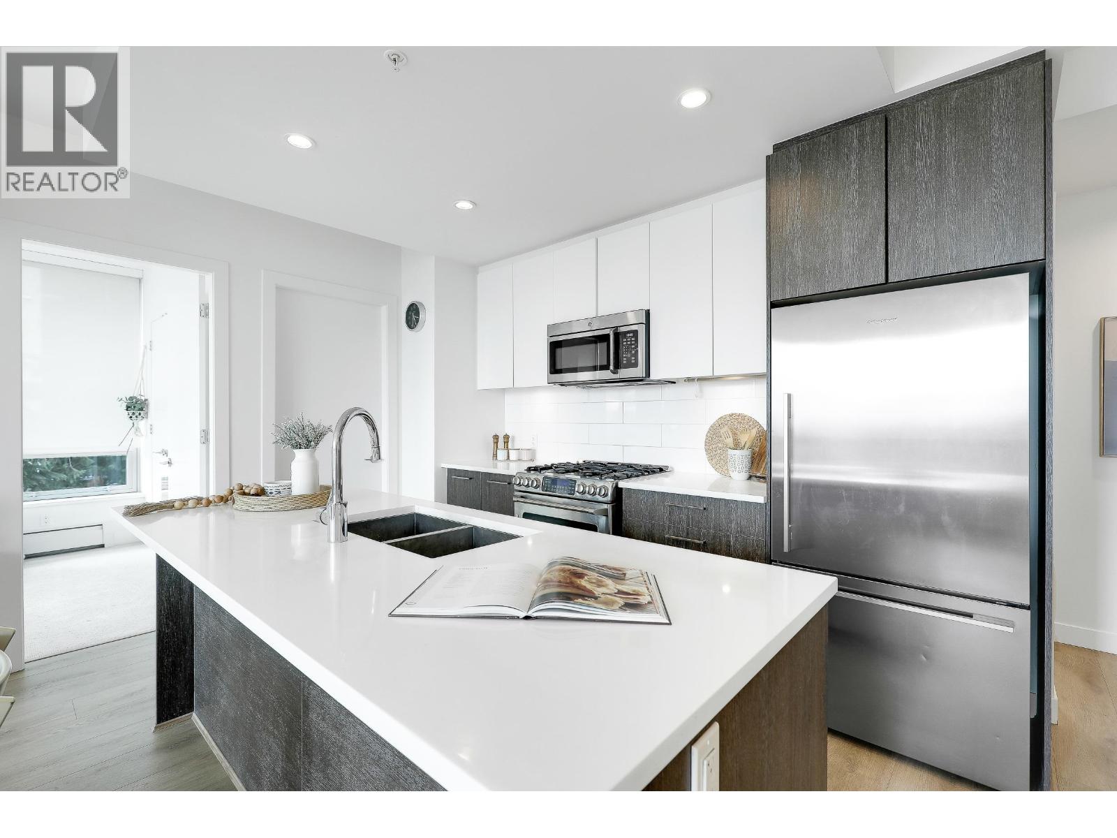 803 9060 University Crescent, Burnaby, British Columbia  V5A 0E1 - Photo 7 - R3078393