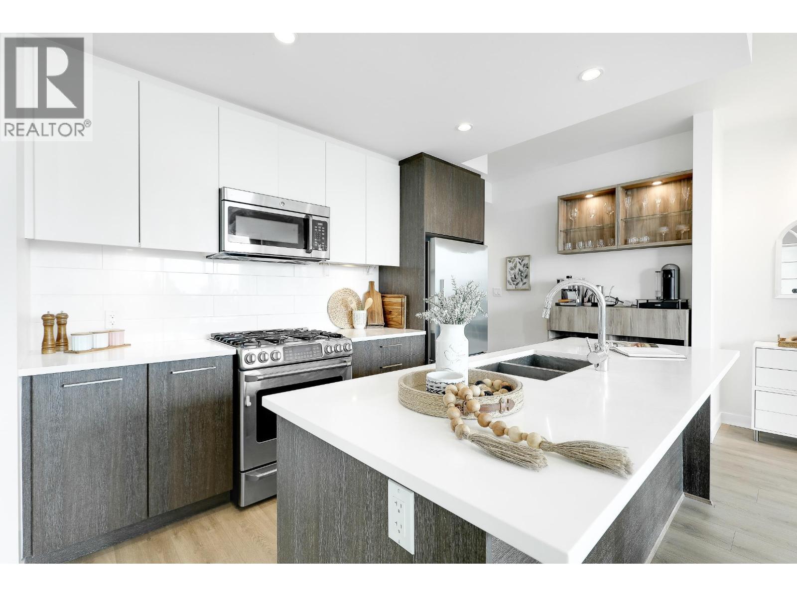 803 9060 University Crescent, Burnaby, British Columbia  V5A 0E1 - Photo 12 - R3078393