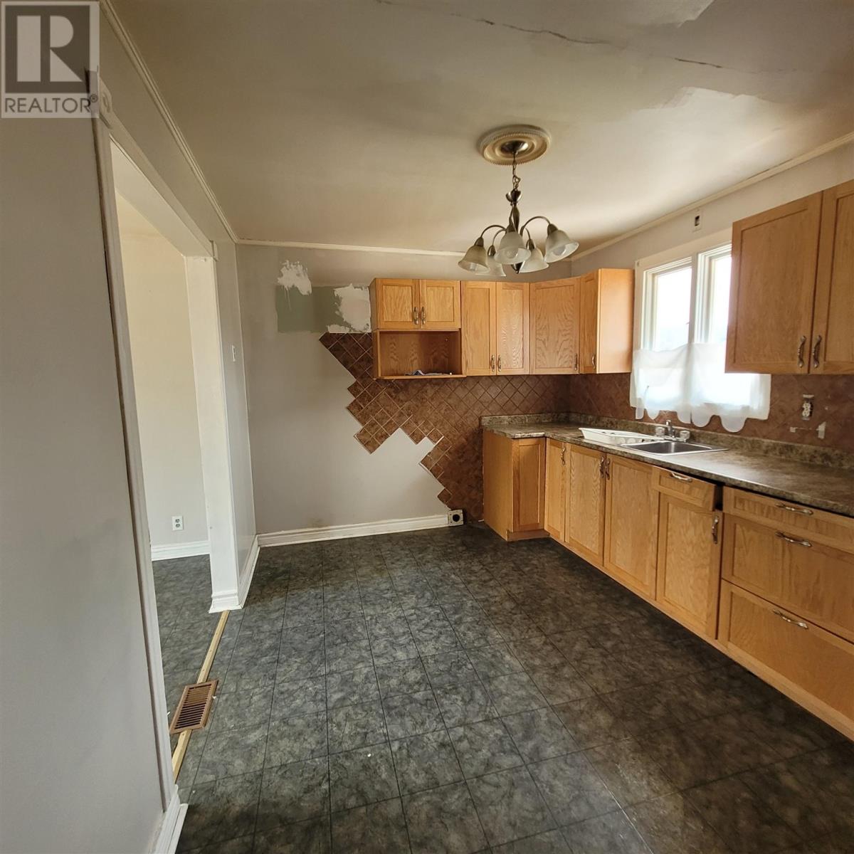 59 Manitou Road W, Manitouwadge, Ontario  P0T 2C0 - Photo 9 - TB252161