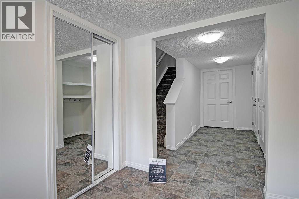 221 Hillcrest Gardens Sw, Airdrie, Alberta  T4B 4J2 - Photo 3 - A2277504