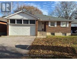 81 MAXOME AVENUE, Toronto, Ontario