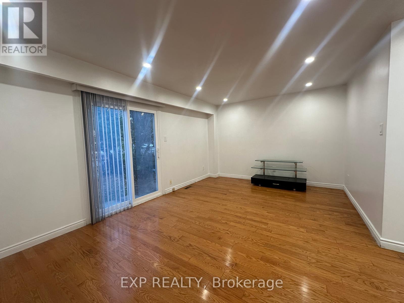 102 Rakewood Crescent, Toronto, Ontario  M1V 1M7 - Photo 2 - E12554816