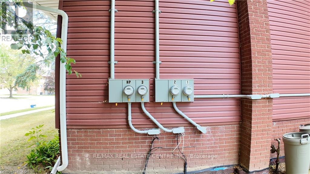 379 Holly Street, Waterloo, Ontario  N2L 4G5 - Photo 3 - X12566468