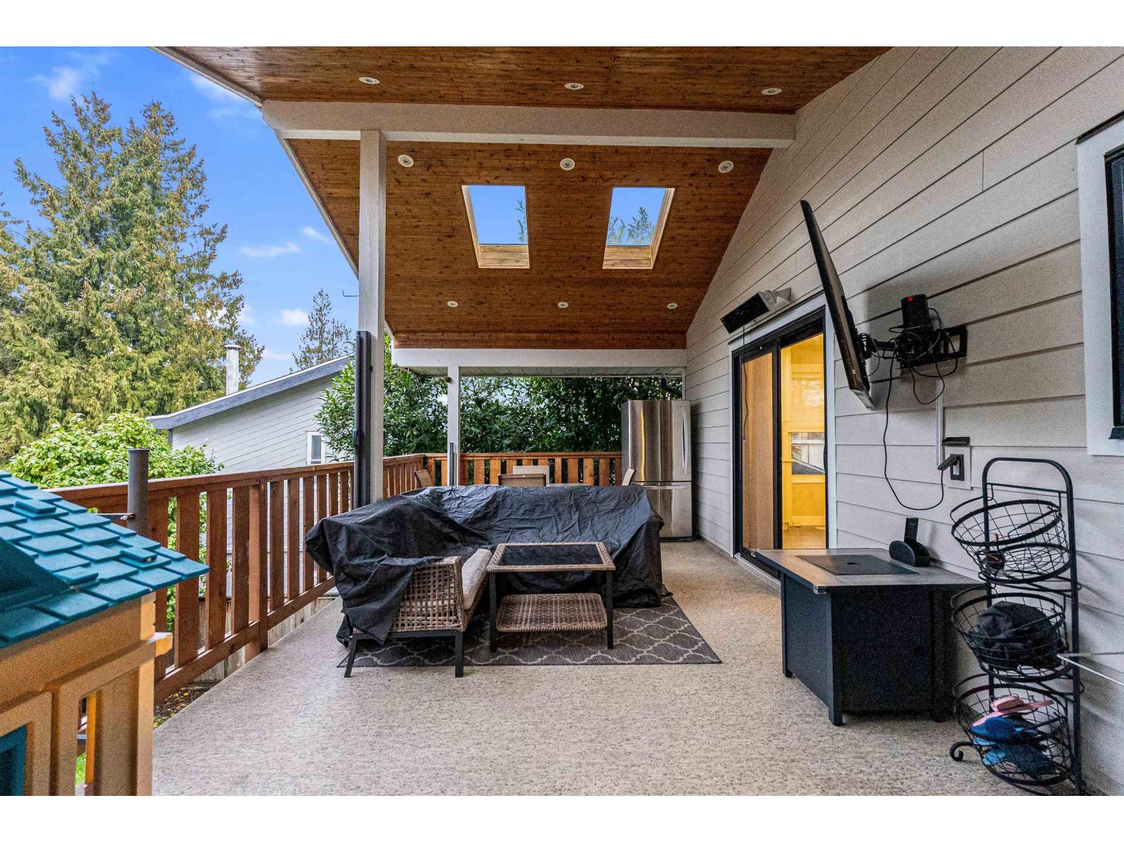 11585 Royal Crescent, Surrey, British Columbia  V3V 6V5 - Photo 3 - R3078000