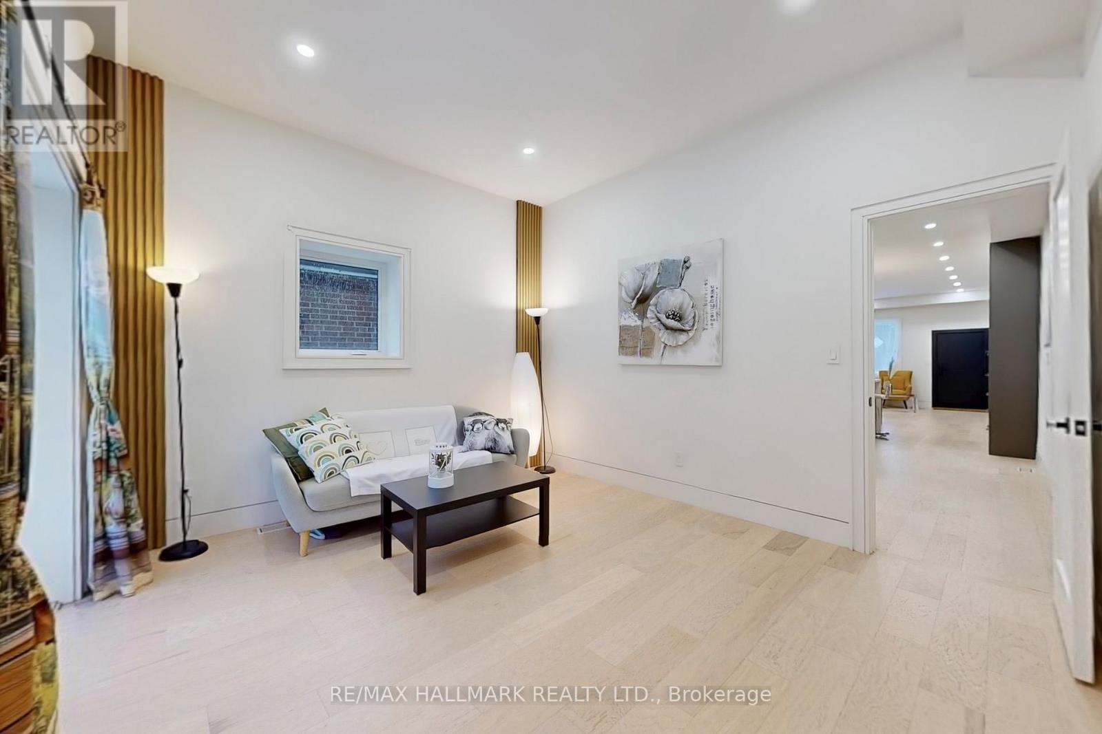 16 Mulberry Crescent, Toronto, Ontario  M6C 1N5 - Photo 10 - C12689066