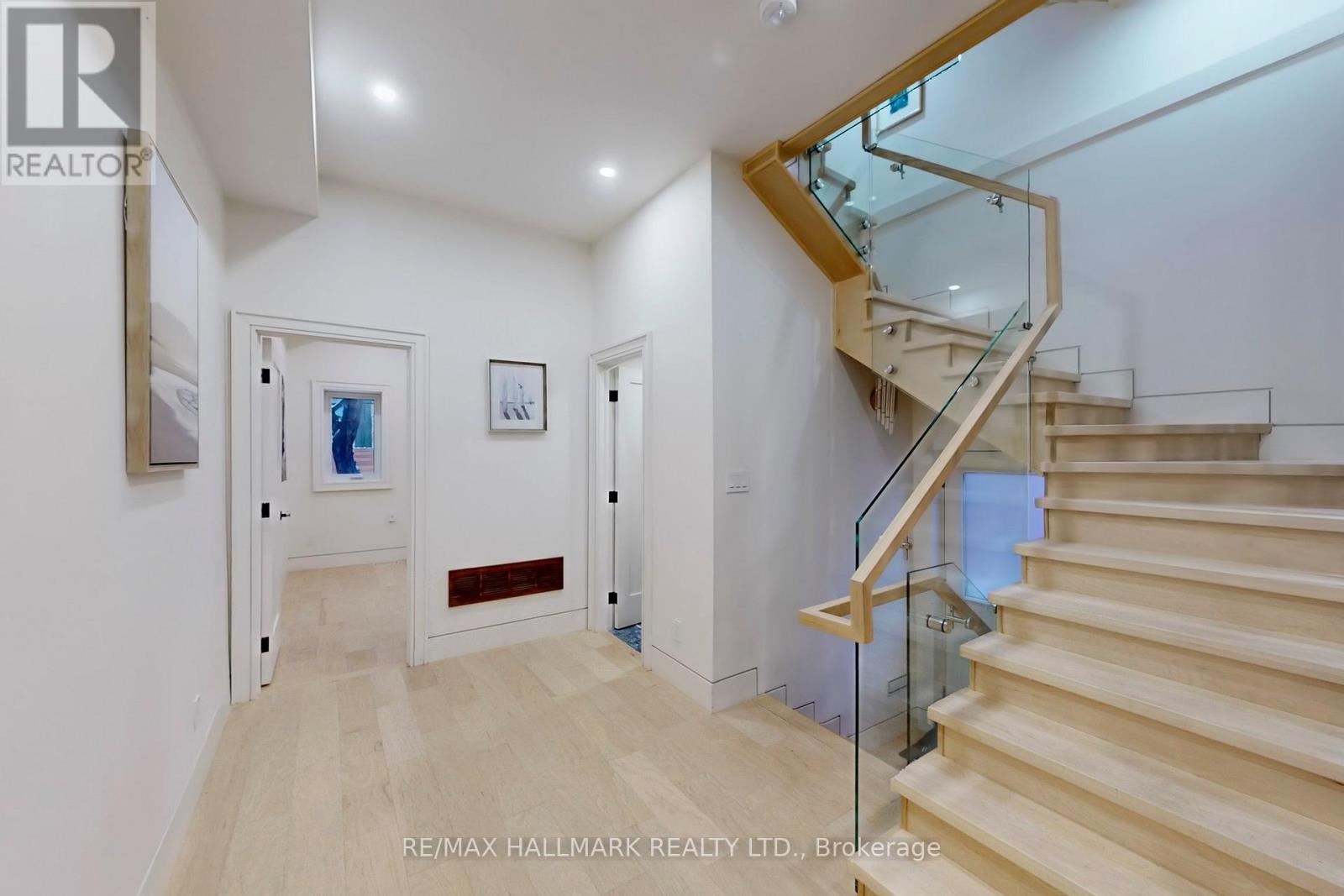 16 Mulberry Crescent, Toronto, Ontario  M6C 1N5 - Photo 13 - C12689066