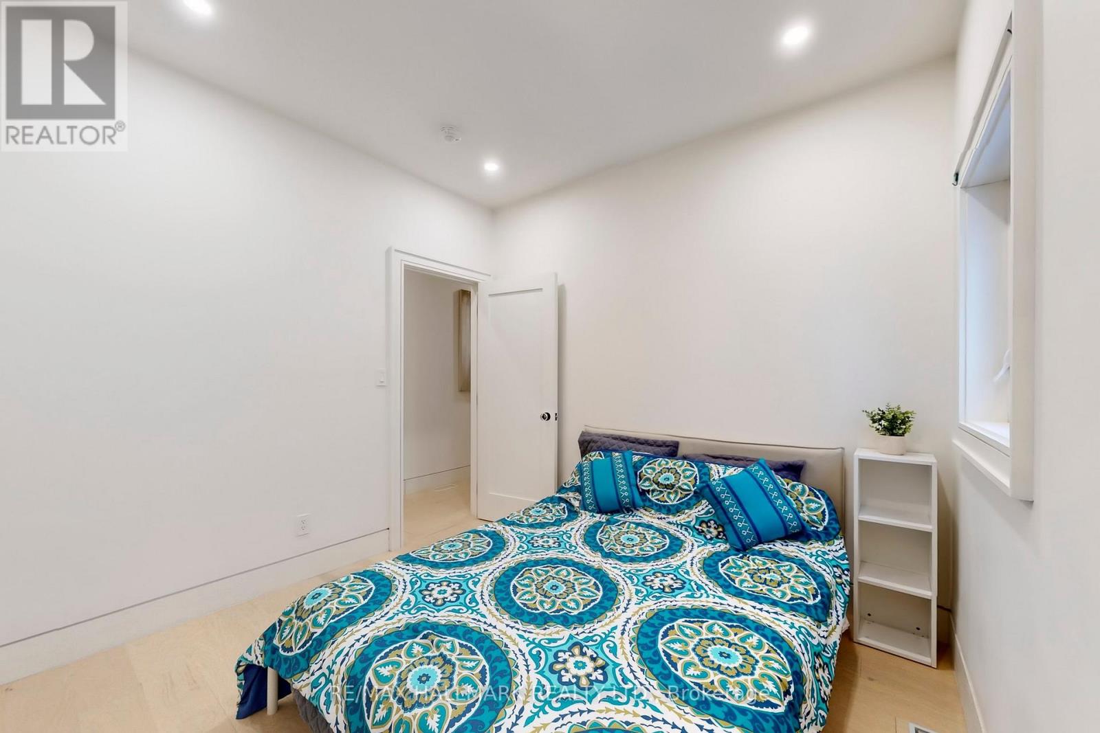 16 Mulberry Crescent, Toronto, Ontario  M6C 1N5 - Photo 20 - C12689066