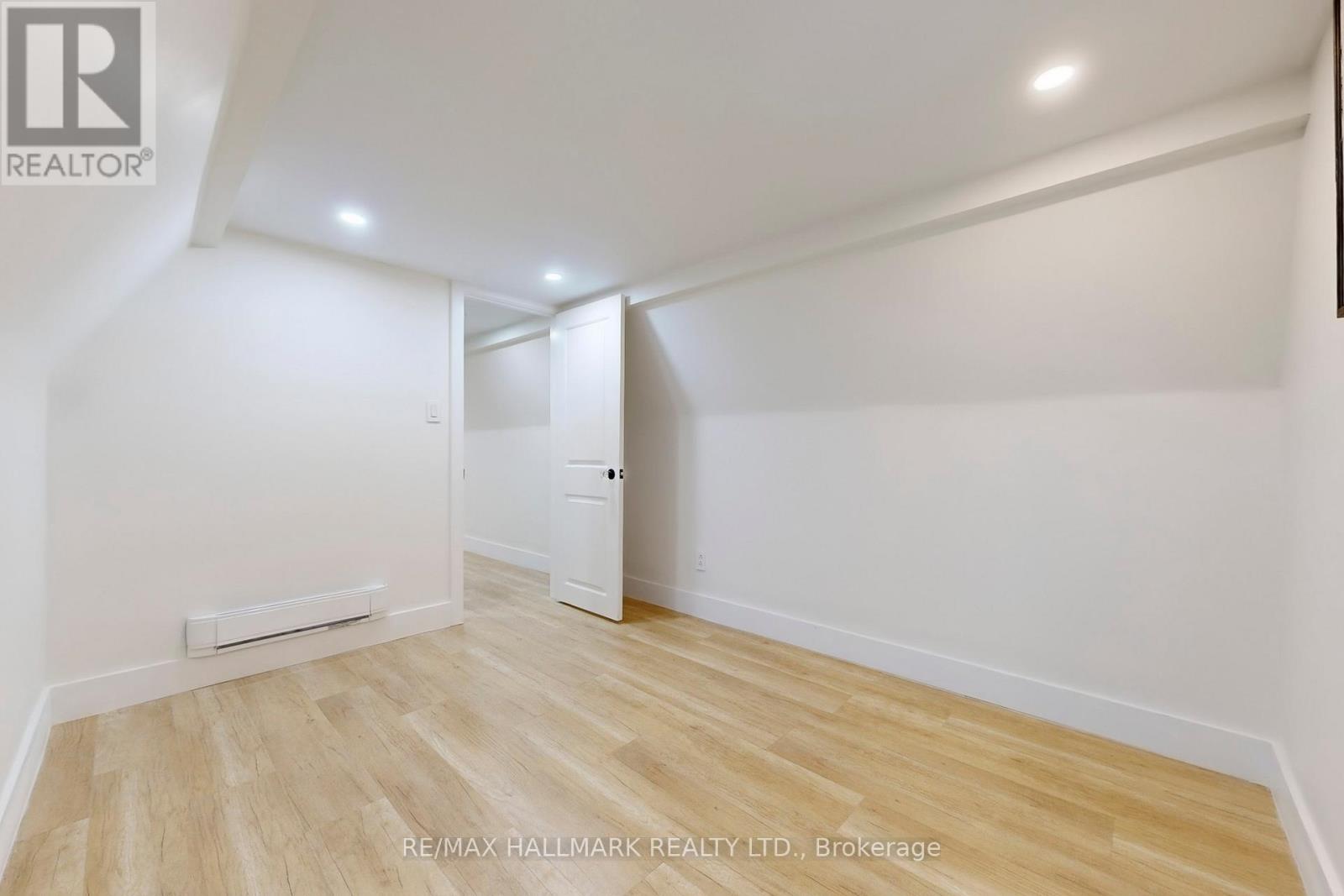 16 Mulberry Crescent, Toronto, Ontario  M6C 1N5 - Photo 30 - C12689066