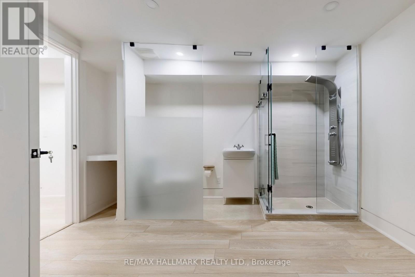 16 Mulberry Crescent, Toronto, Ontario  M6C 1N5 - Photo 33 - C12689066