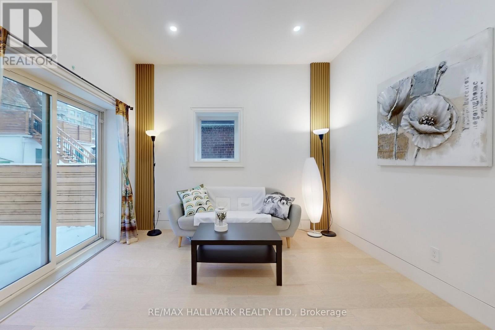 16 Mulberry Crescent, Toronto, Ontario  M6C 1N5 - Photo 9 - C12689066