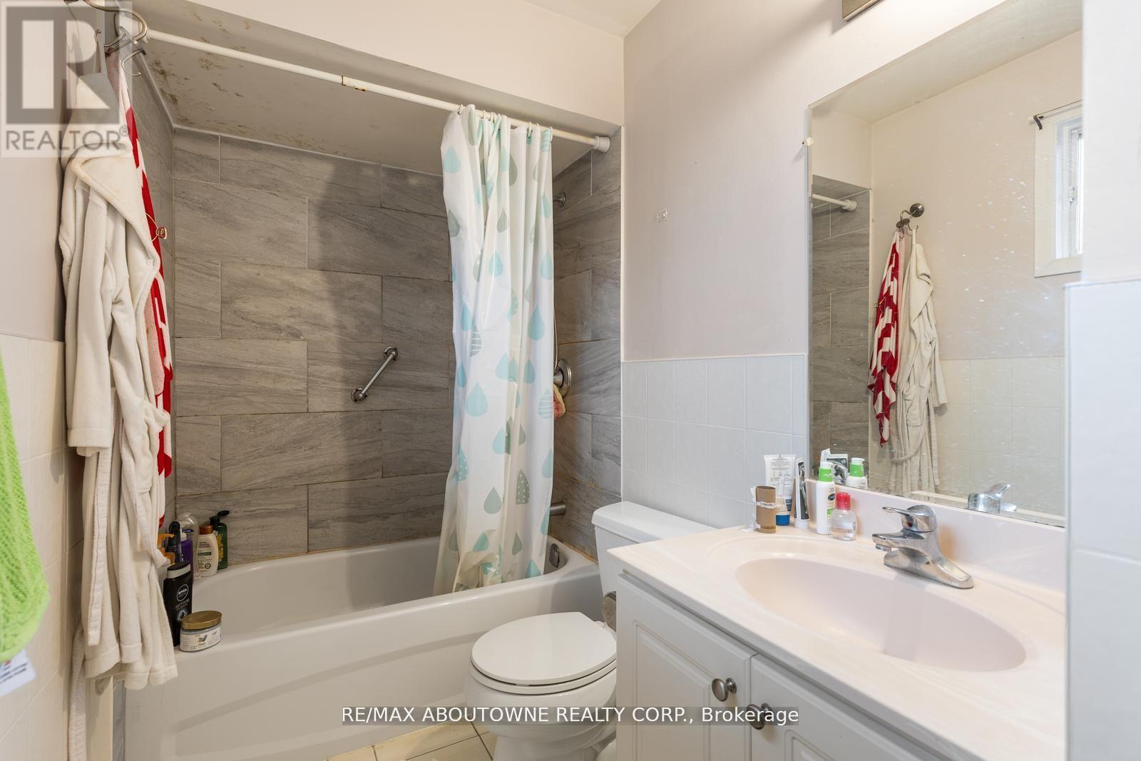 Upper - 14 Angus Drive, Toronto, Ontario  M2J 2X1 - Photo 14 - C12689186