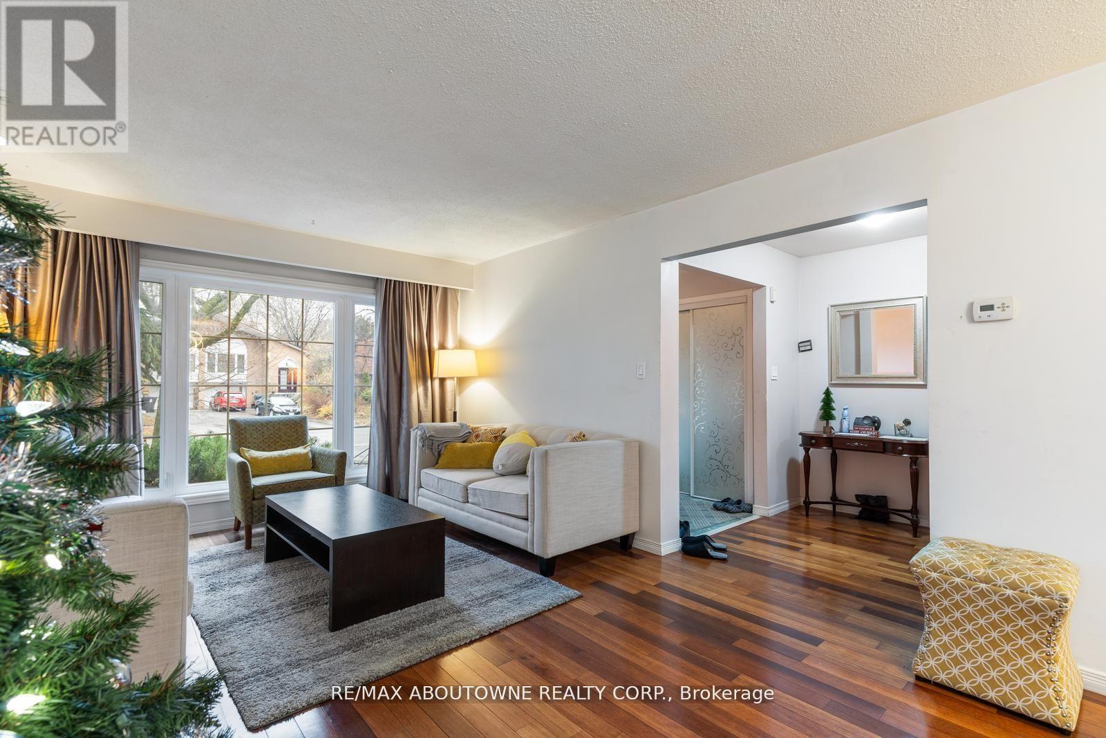 Upper - 14 Angus Drive, Toronto, Ontario  M2J 2X1 - Photo 5 - C12689186