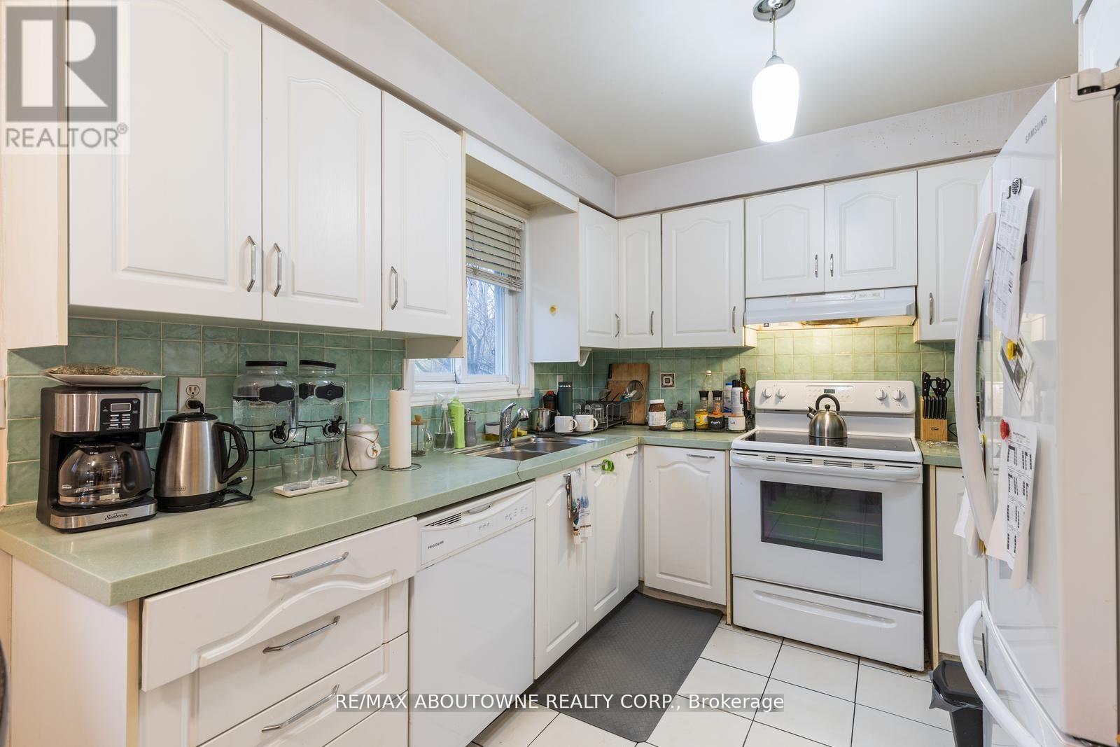 Upper - 14 Angus Drive, Toronto, Ontario  M2J 2X1 - Photo 9 - C12689186