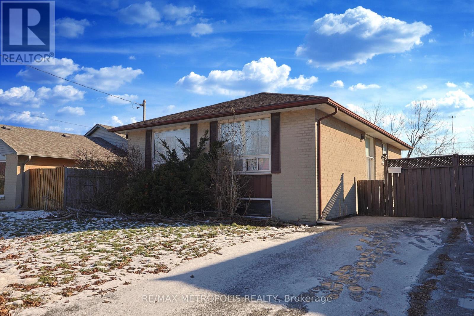 Bsmt - 23 Mountland Drive, Toronto, Ontario  M1G 2N7 - Photo 1 - E12689120