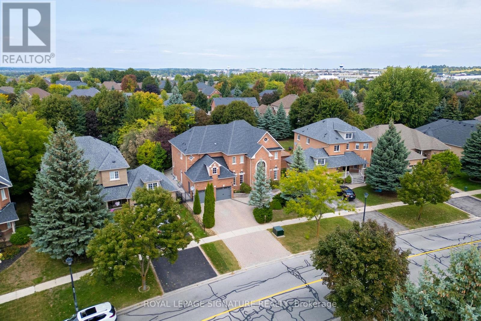 1067 Ivsbridge Boulevard, Newmarket, Ontario  L3X 1N3 - Photo 2 - N12689116