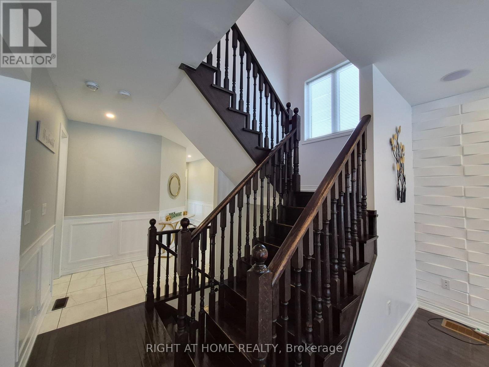 57 Sasco Way, Essa, Ontario  L3W 0C8 - Photo 5 - N12689182