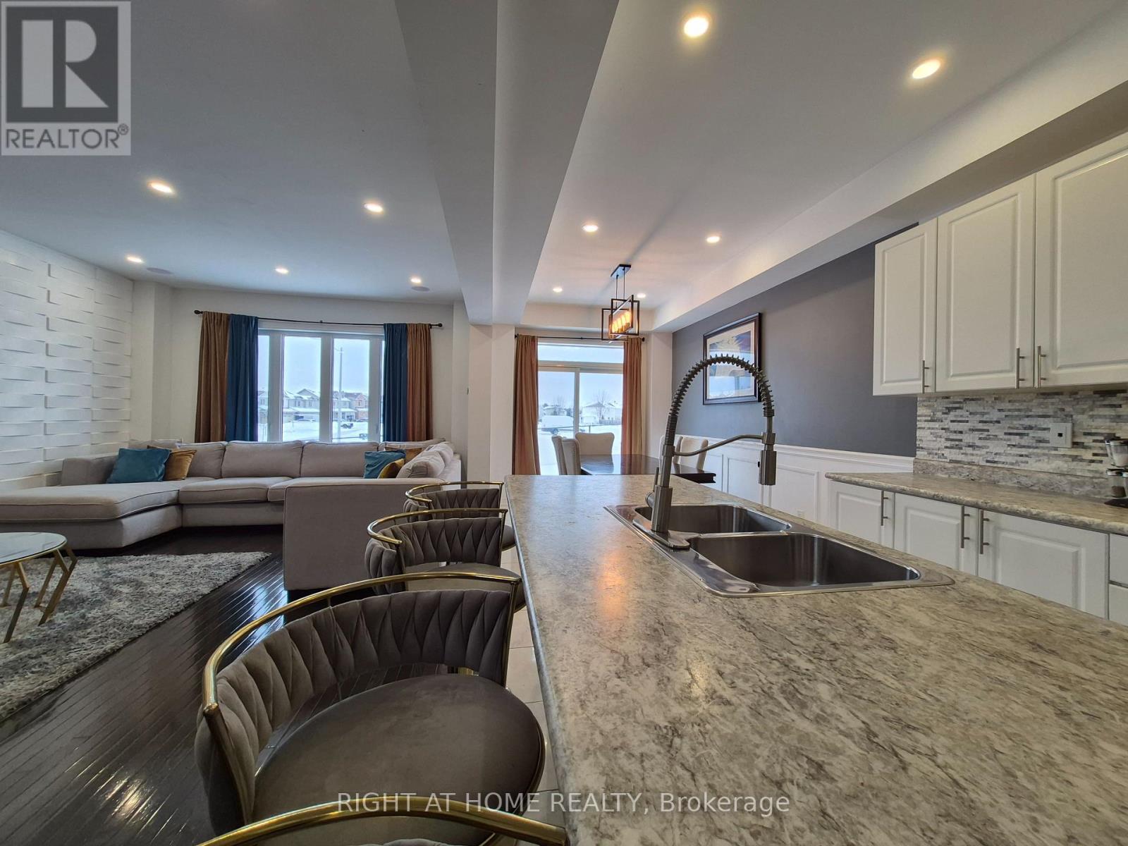 57 Sasco Way, Essa, Ontario  L3W 0C8 - Photo 8 - N12689182