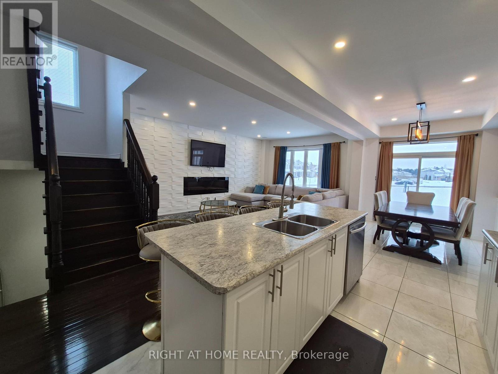 57 Sasco Way, Essa, Ontario  L3W 0C8 - Photo 9 - N12689182