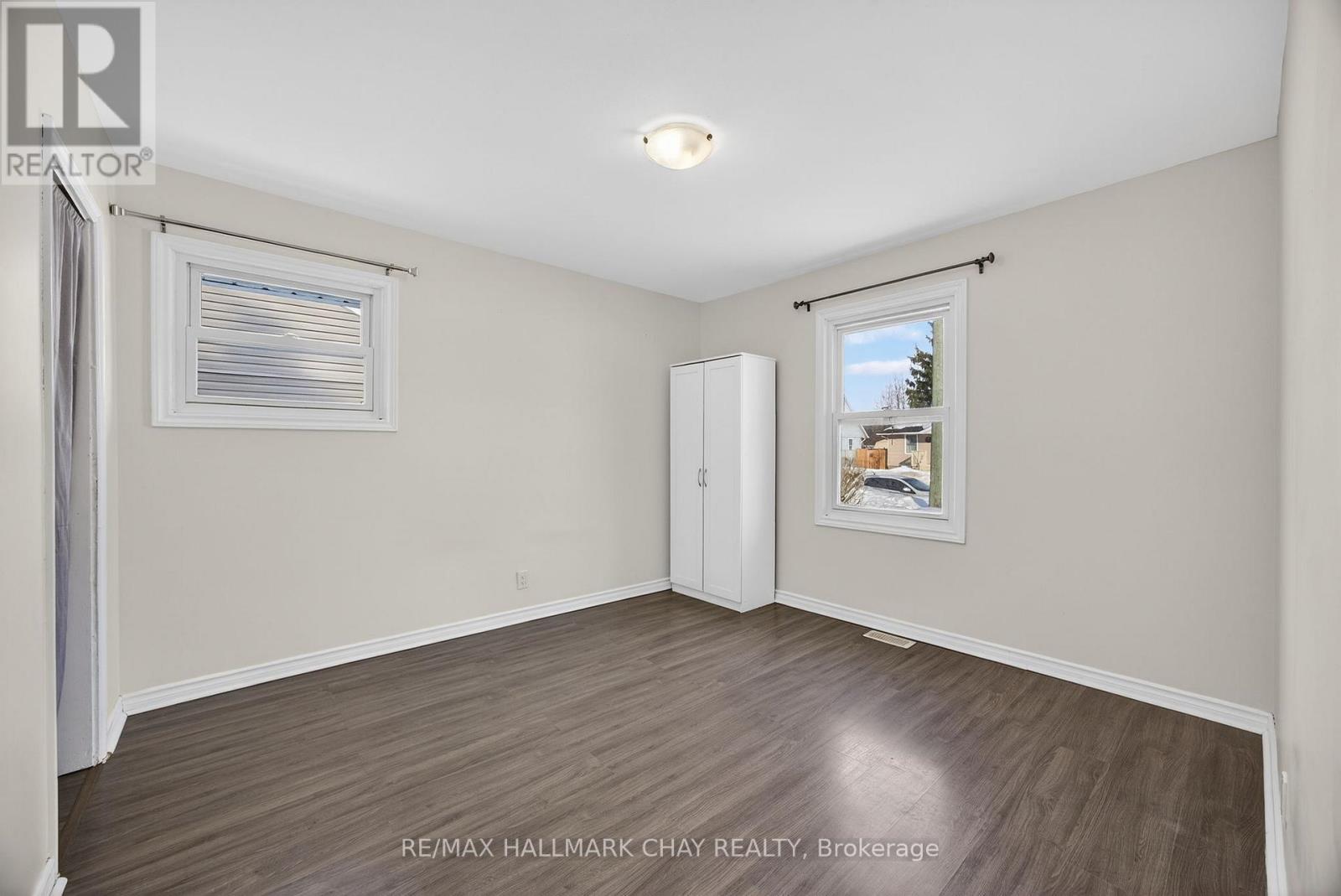 Upper Unit - 8 Newton Street, Barrie (Wellington), Ontario  L4M 3N3 - Photo 15 - S12689042