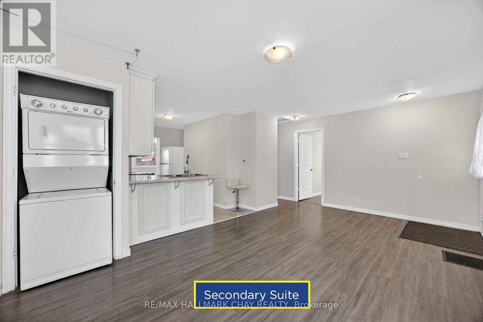 Upper Unit - 8 Newton Street, Barrie (Wellington), Ontario  L4M 3N3 - Photo 4 - S12689042