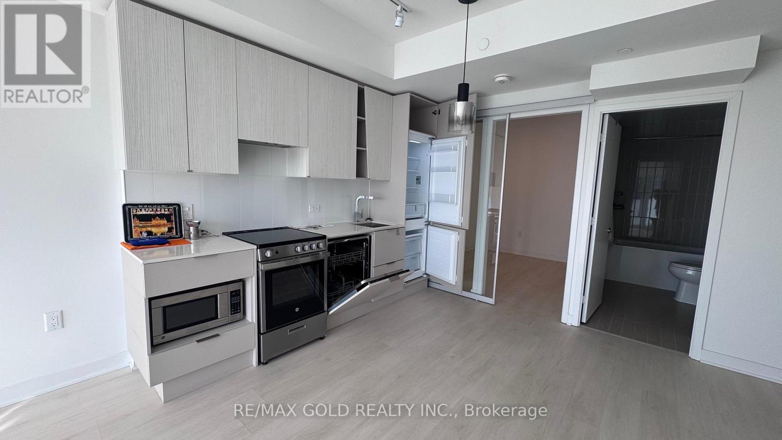 4506 - 3900 Confederation Parkway, Mississauga, Ontario  L5B 0M3 - Photo 15 - W12688632