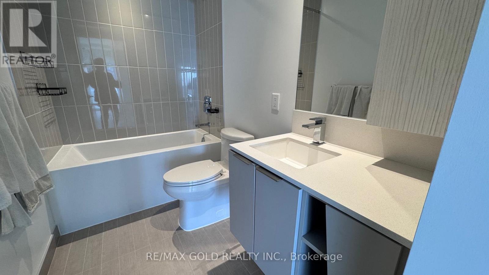 4506 - 3900 Confederation Parkway, Mississauga, Ontario  L5B 0M3 - Photo 10 - W12688632