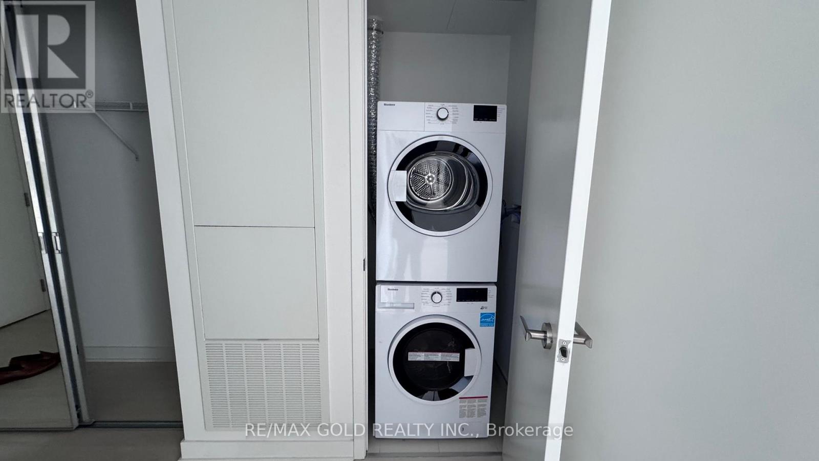 4506 - 3900 Confederation Parkway, Mississauga, Ontario  L5B 0M3 - Photo 8 - W12688632