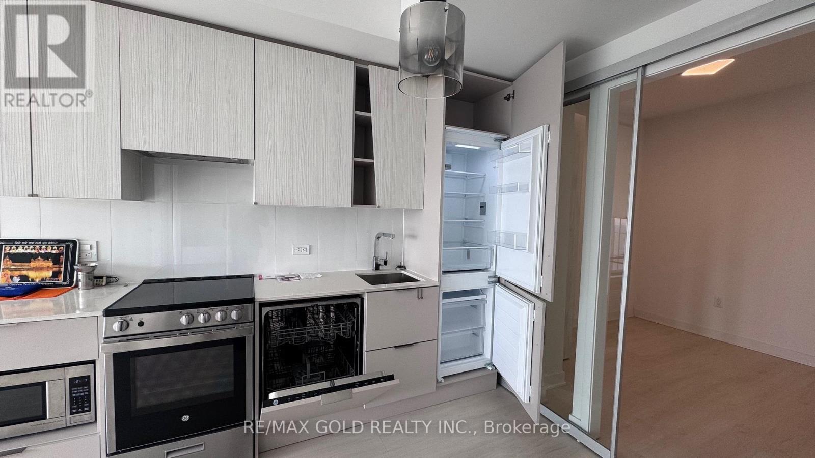 4506 - 3900 Confederation Parkway, Mississauga, Ontario  L5B 0M3 - Photo 14 - W12688632