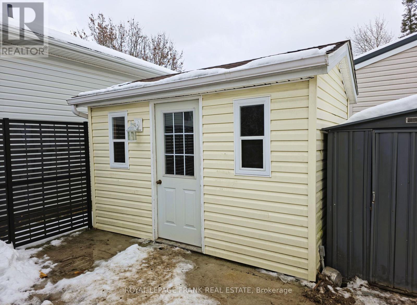 20 Elm St Pvt Street, Puslinch, Ontario  N0B 2J0 - Photo 2 - X12642642