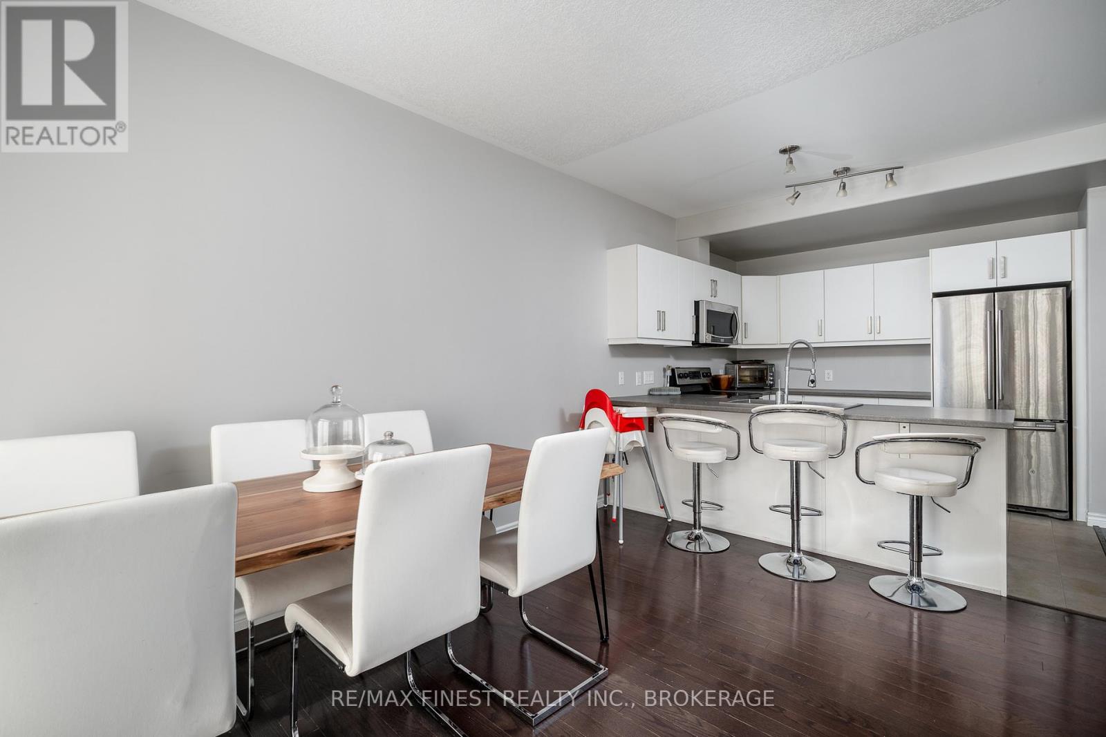 140 Simurda Court, Loyalist, Ontario  K7N 0A8 - Photo 9 - X12468923