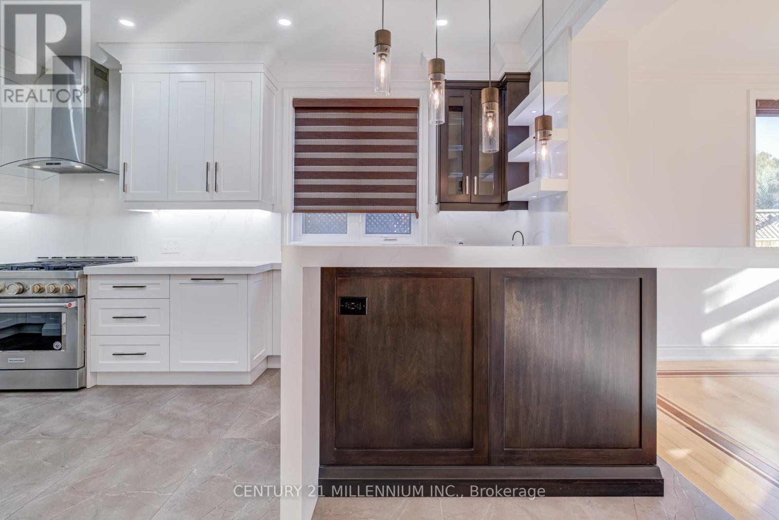 5230 Creditview Road, Mississauga, Ontario  L6W 2B3 - Photo 5 - W12689068