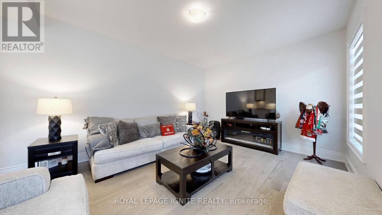 Main & Second Flr - 30 Duxbury Road, Brampton, Ontario  L6R 4E3 - Photo 2 - W12689132