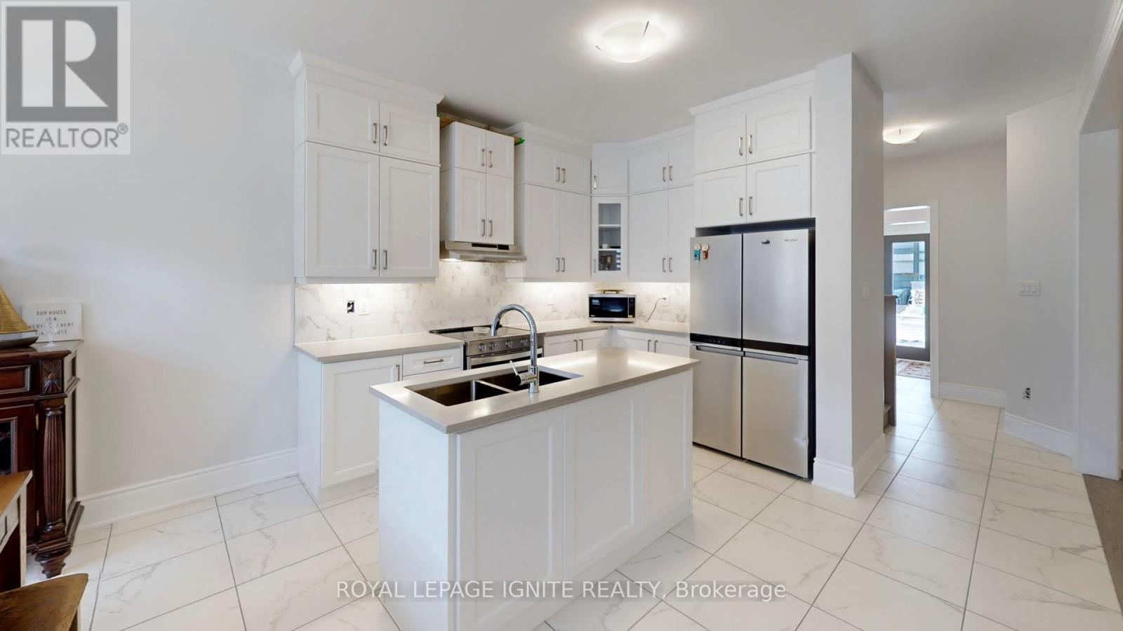 30 Duxbury Road, Brampton, Ontario  L6R 4E3 - Photo 3 - W12689146