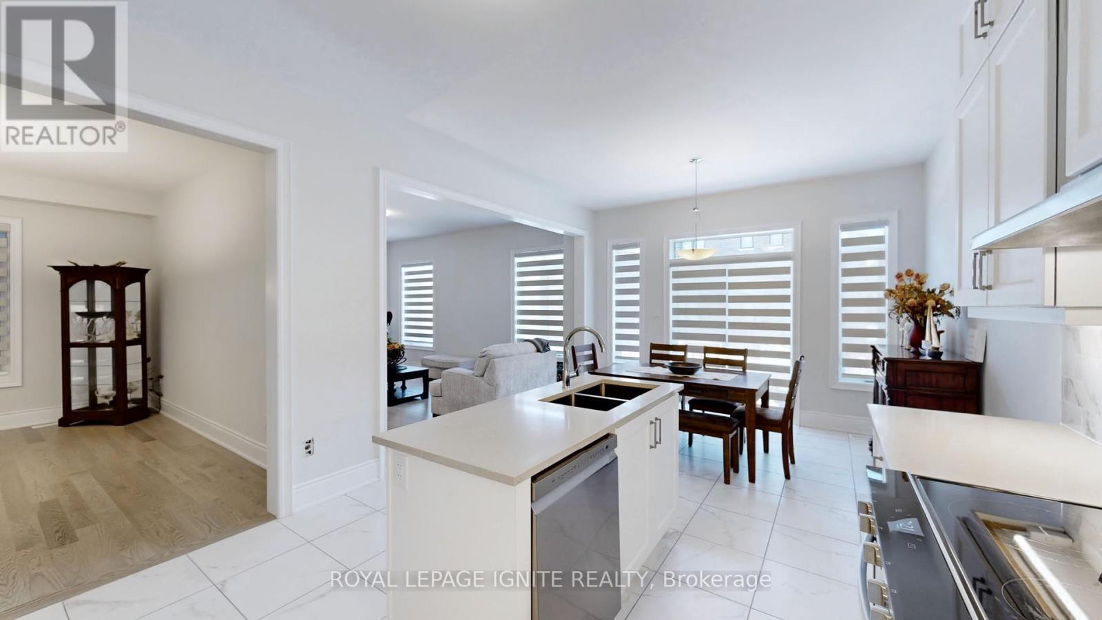 30 Duxbury Road, Brampton, Ontario  L6R 4E3 - Photo 4 - W12689146