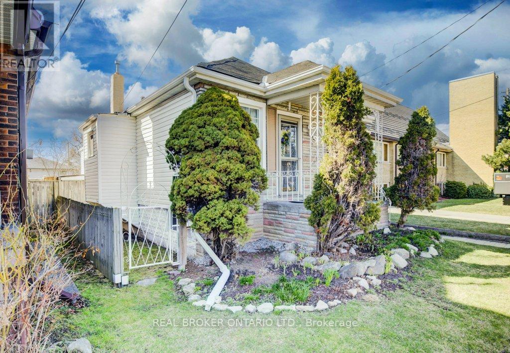 458 Upper Wentworth Street, Hamilton, Ontario  L9A 4T7 - Photo 2 - X12689164