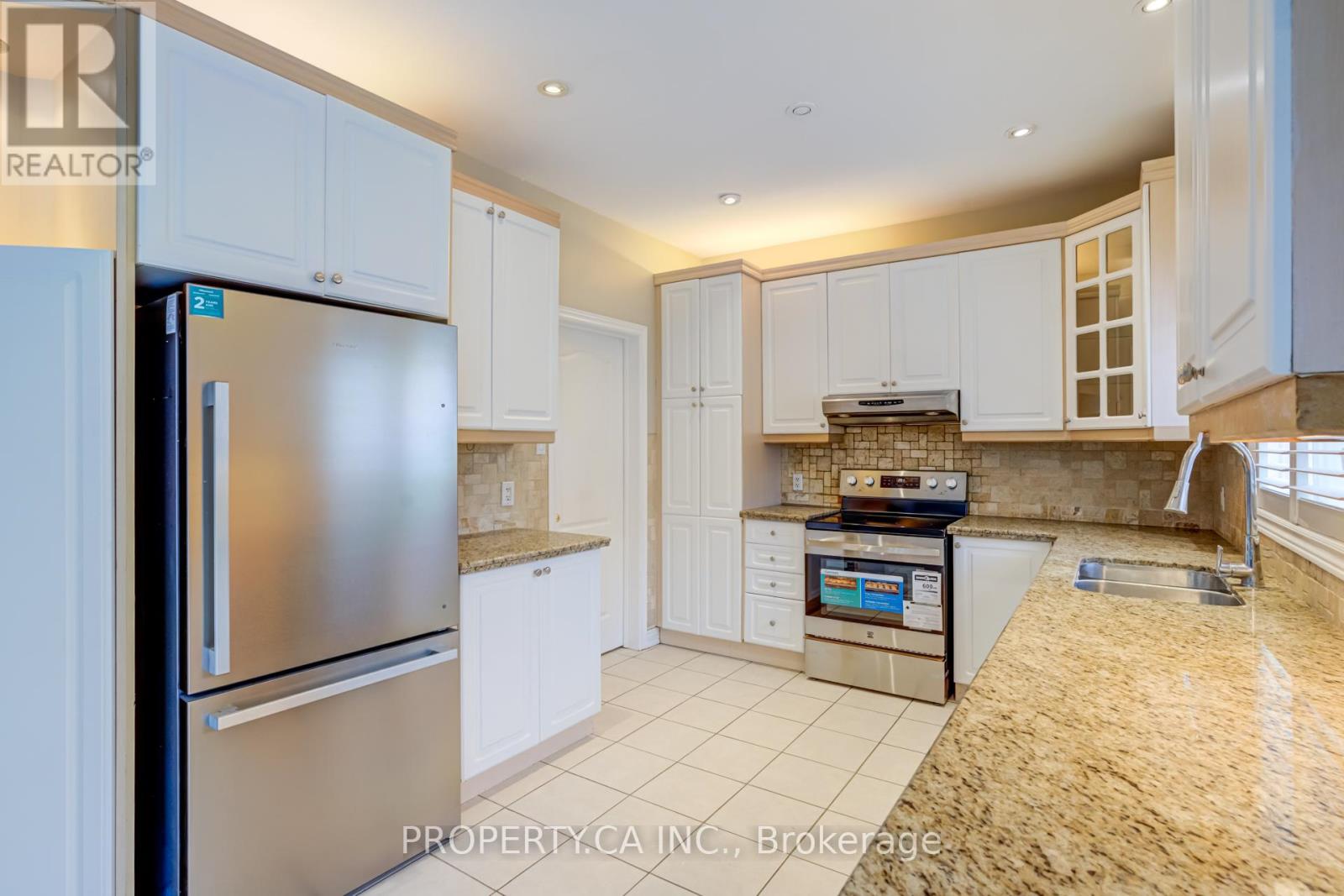 23 Panorama Way, Hamilton, Ontario  L8E 6C6 - Photo 5 - X12689210