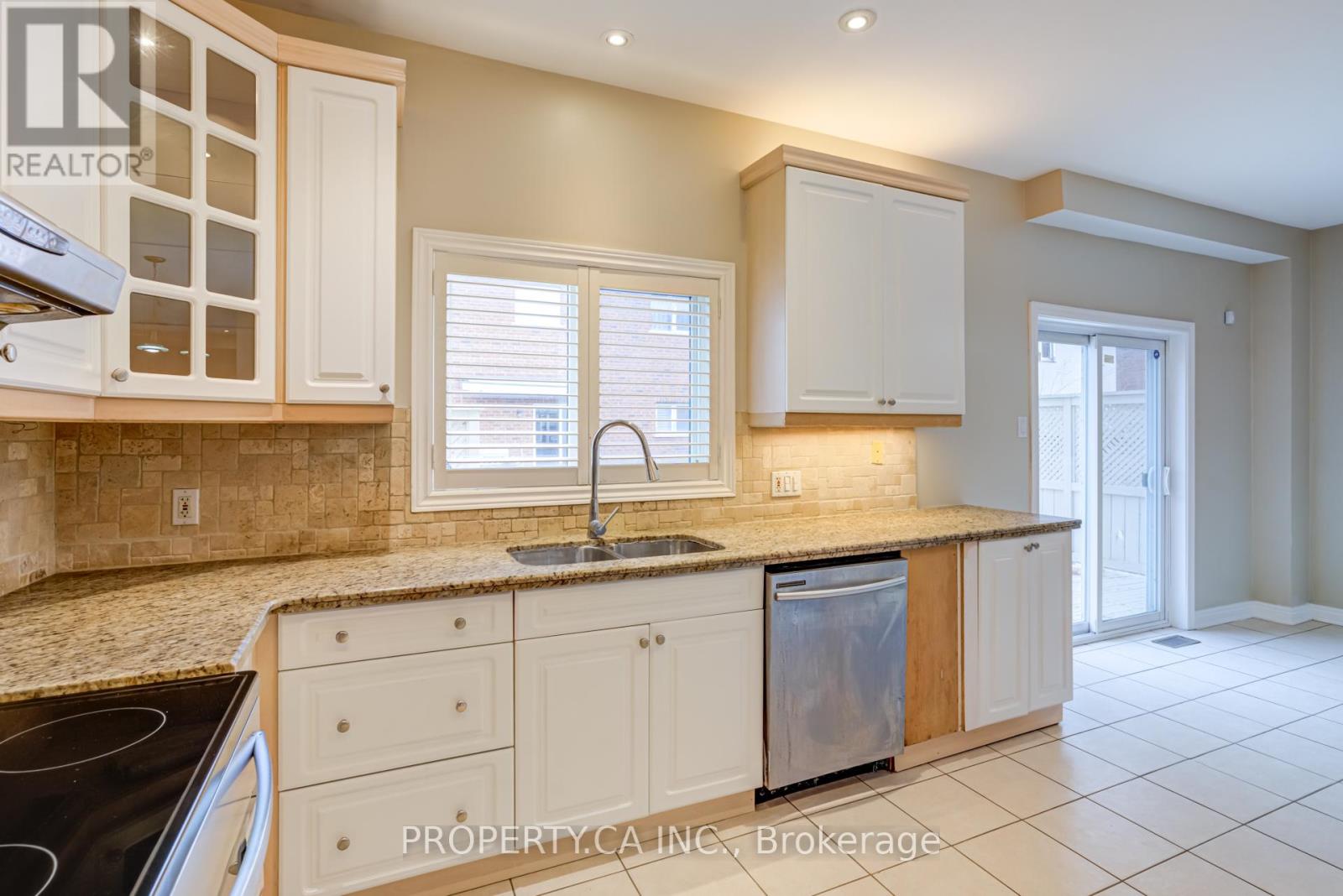 23 Panorama Way, Hamilton, Ontario  L8E 6C6 - Photo 6 - X12689210