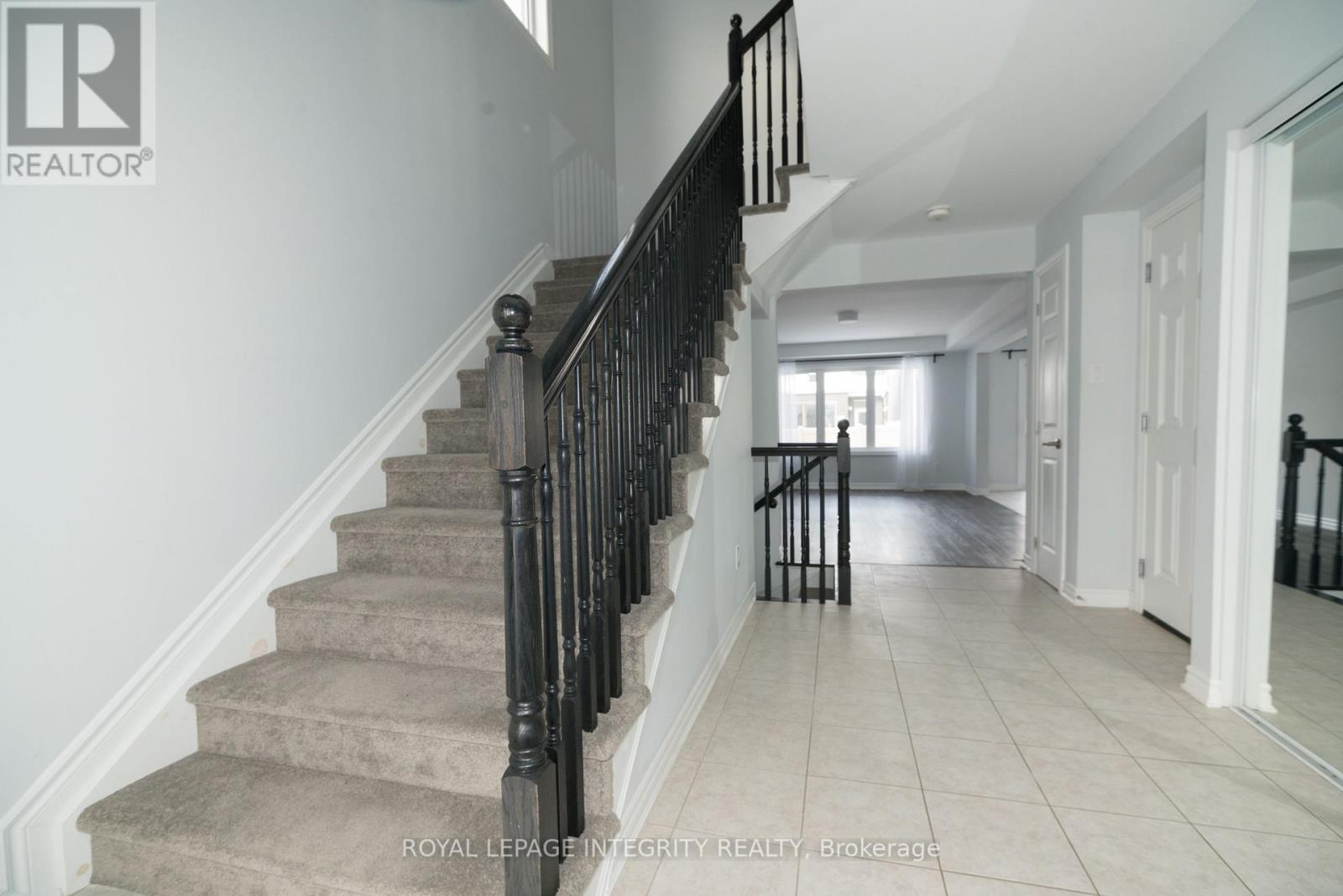 754 Derreen Avenue, Ottawa, Ontario K2S 2Y9 - Photo 3 - X12689274