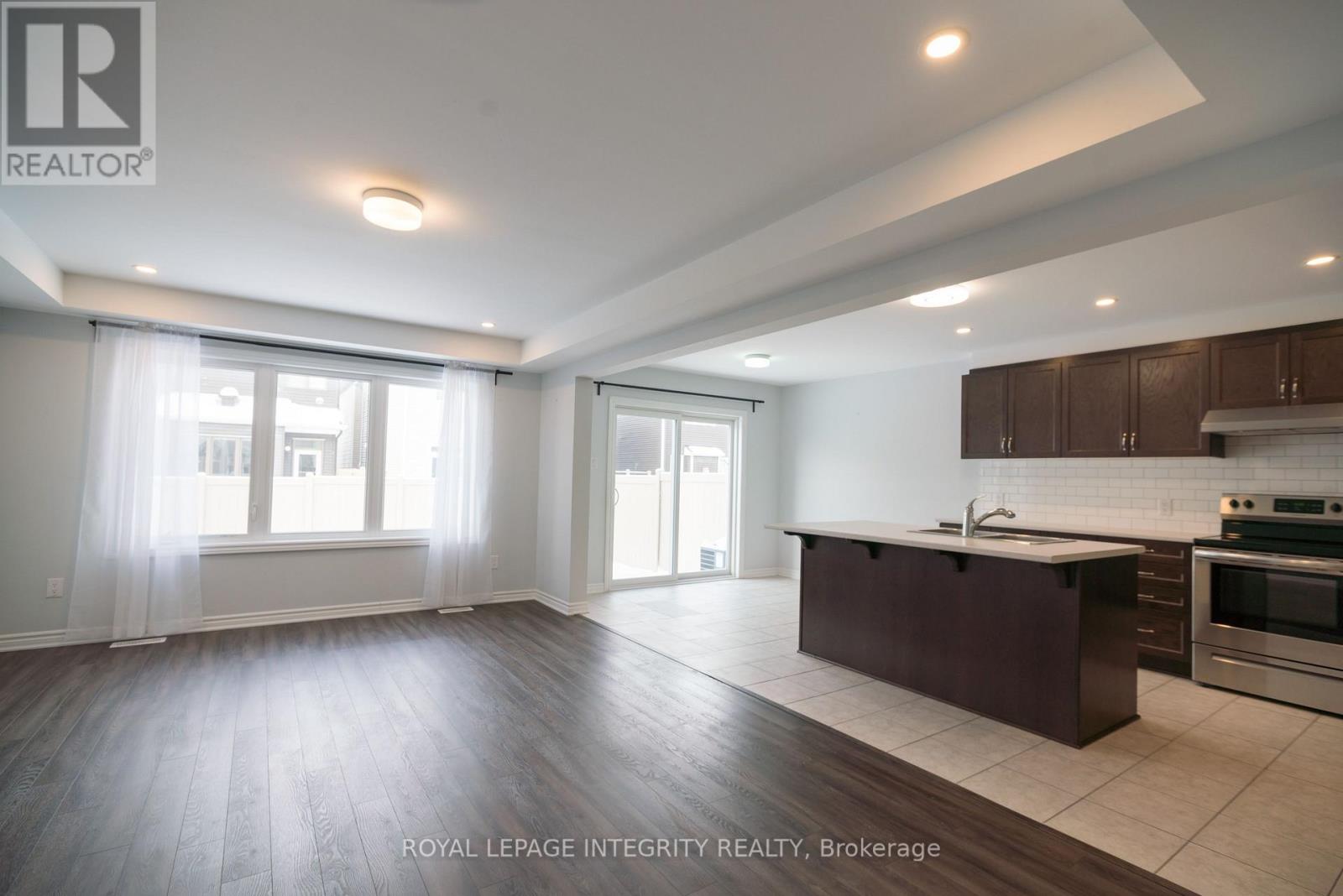 754 Derreen Avenue, Ottawa, Ontario K2S 2Y9 - Photo 4 - X12689274