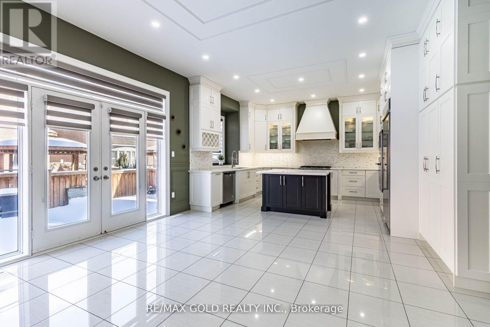 28 Cloverhaven Road, Brampton, Ontario  L6P 4E4 - Photo 22 - W12688788