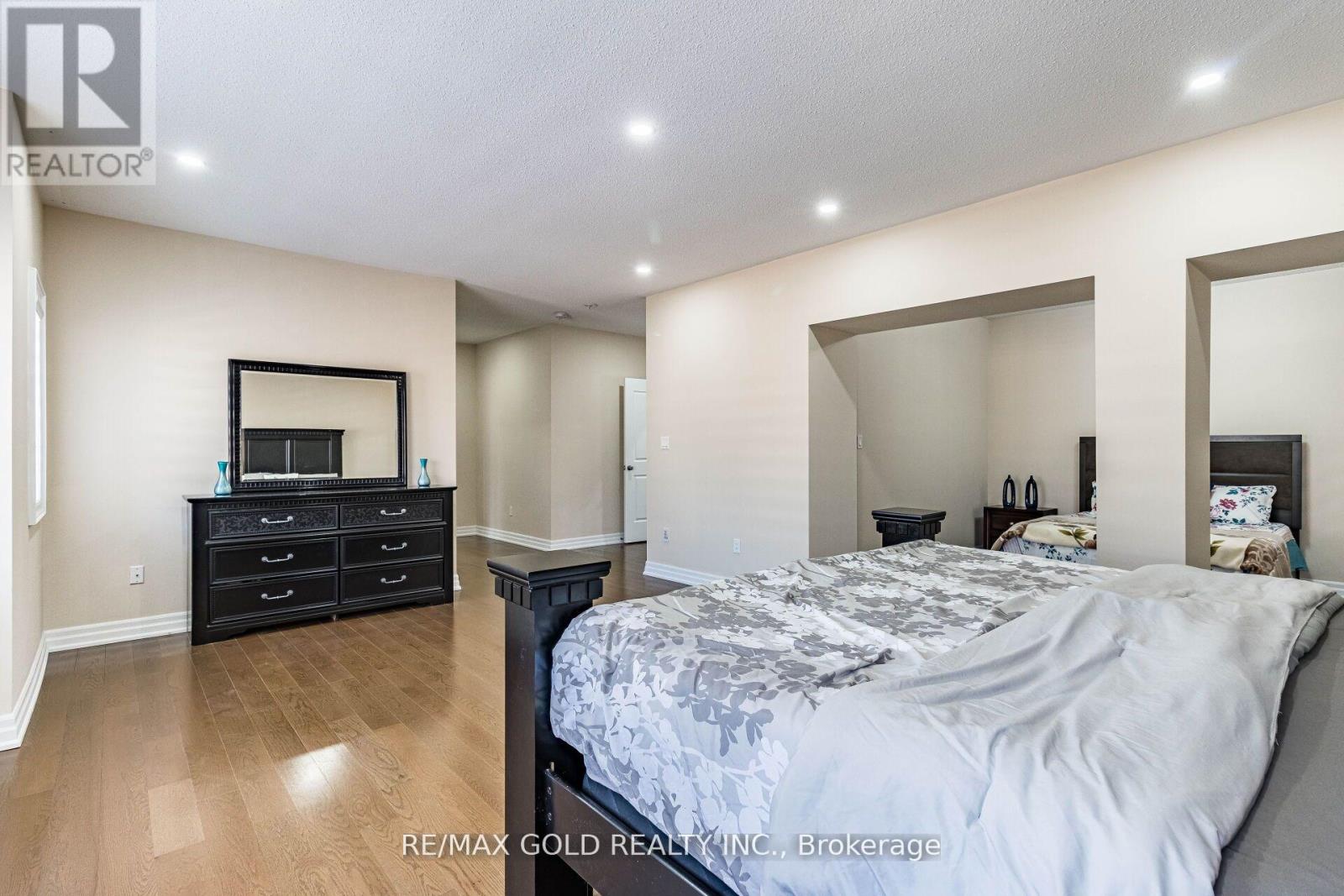 28 Cloverhaven Road, Brampton, Ontario  L6P 4E4 - Photo 31 - W12688788