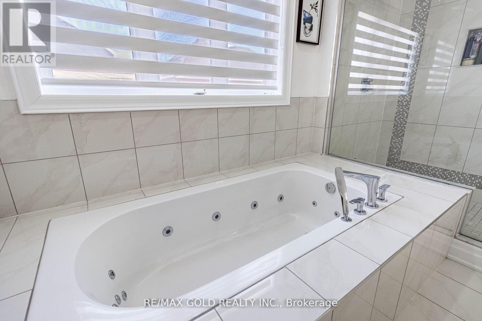 28 Cloverhaven Road, Brampton, Ontario  L6P 4E4 - Photo 35 - W12688788