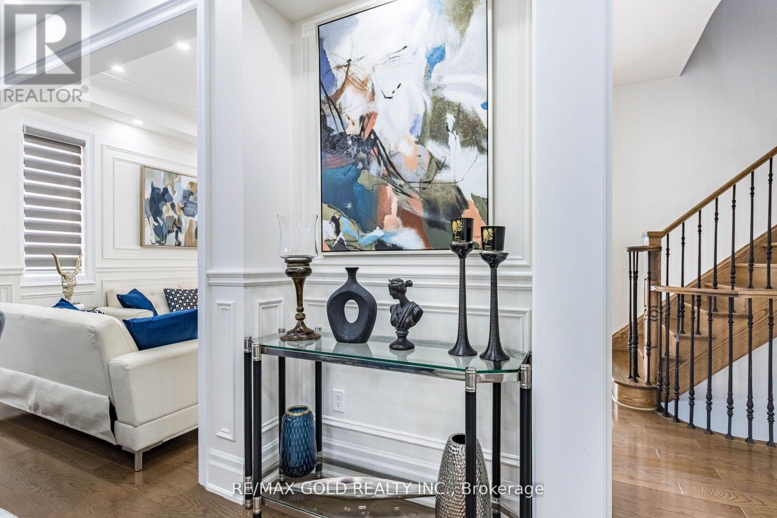 28 Cloverhaven Road, Brampton, Ontario  L6P 4E4 - Photo 4 - W12688788