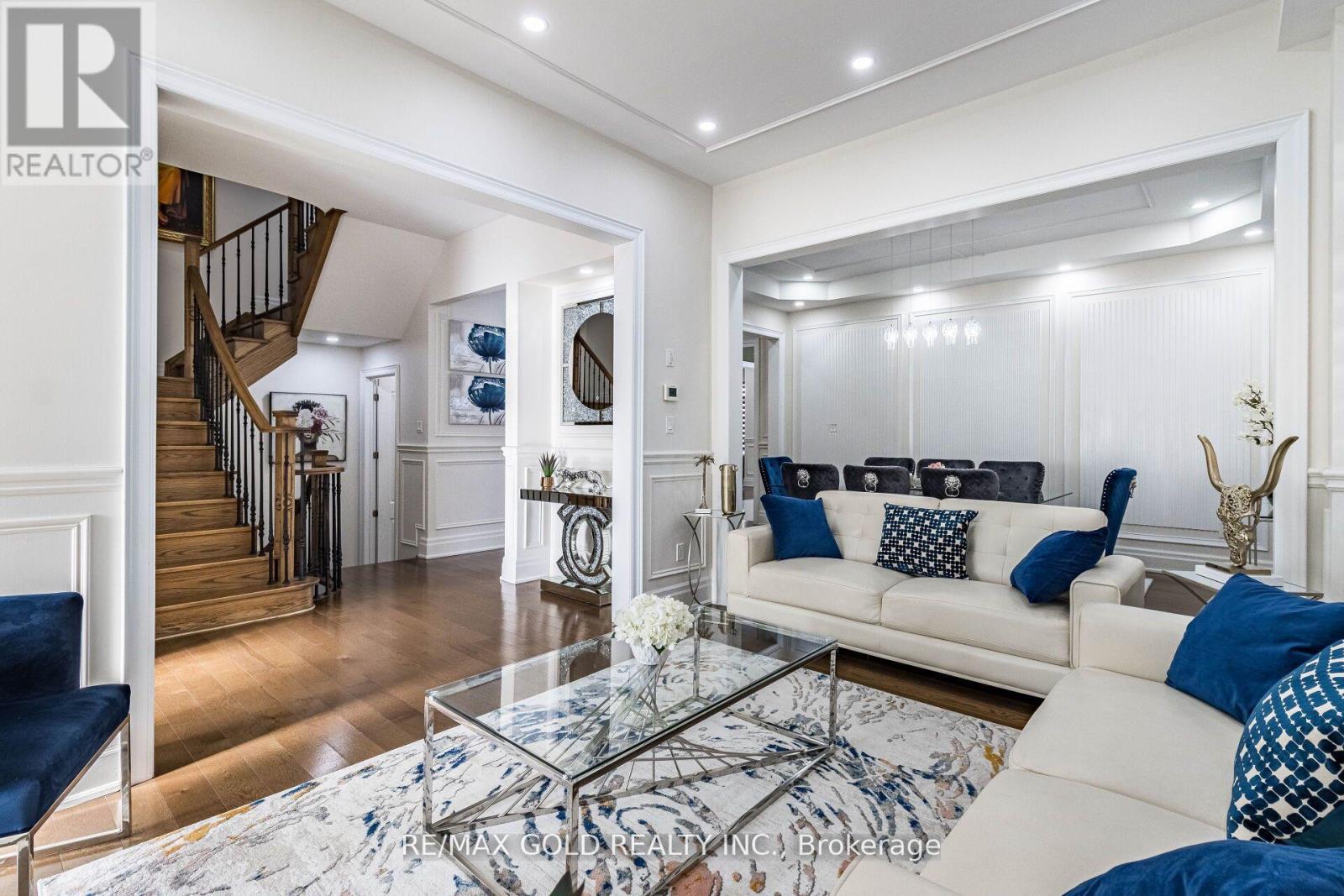 28 Cloverhaven Road, Brampton, Ontario  L6P 4E4 - Photo 6 - W12688788